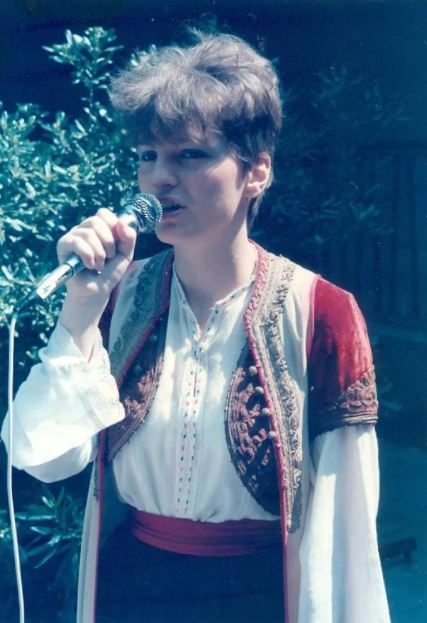 Pogodite ko je devojčica sa slike? Pobeda u finalu joj izmakla za dlaku, a nedavno je bila u žiriju "Nikad nije kasno" FOTO 6 milica vojinovic mladost