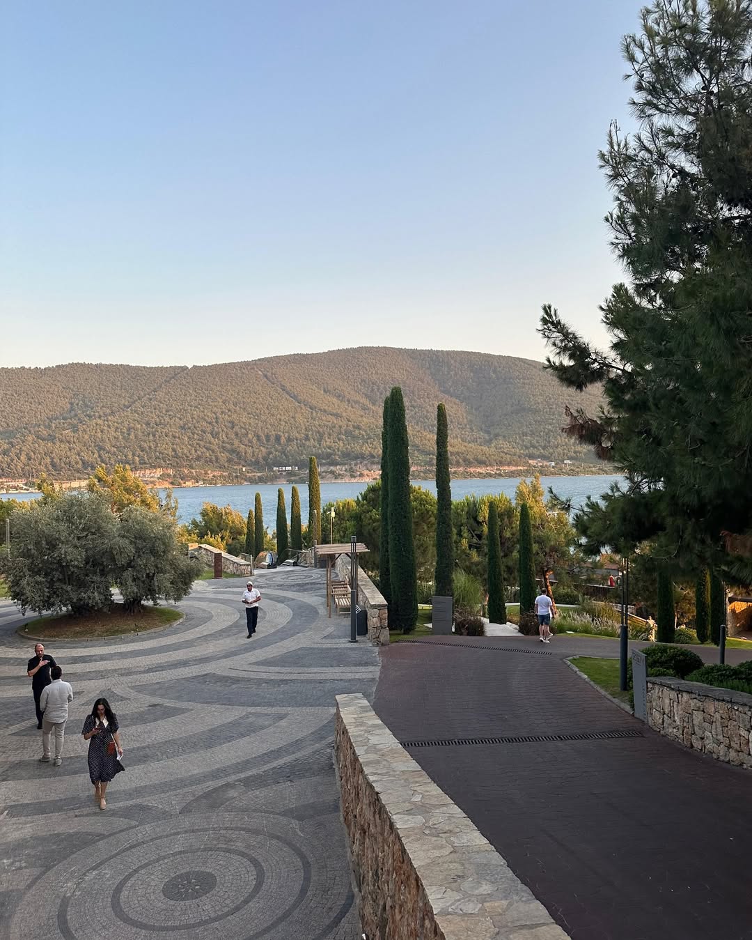 Saznali smo koliko košta letovanje najpopularnijeg srpskog glumca: Ovaj iznos mogu da izdvoje samo najbogatiji (FOTO) 5 milos bikovic