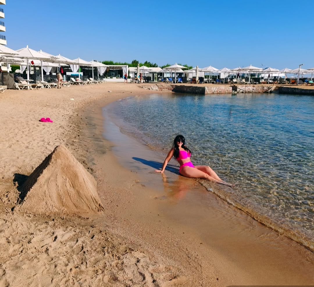 Puni 60, a izgleda kao praćka: Pevačica iz Nikad nije kasno zavela sve na plaži 5 natasa kuzmanovic