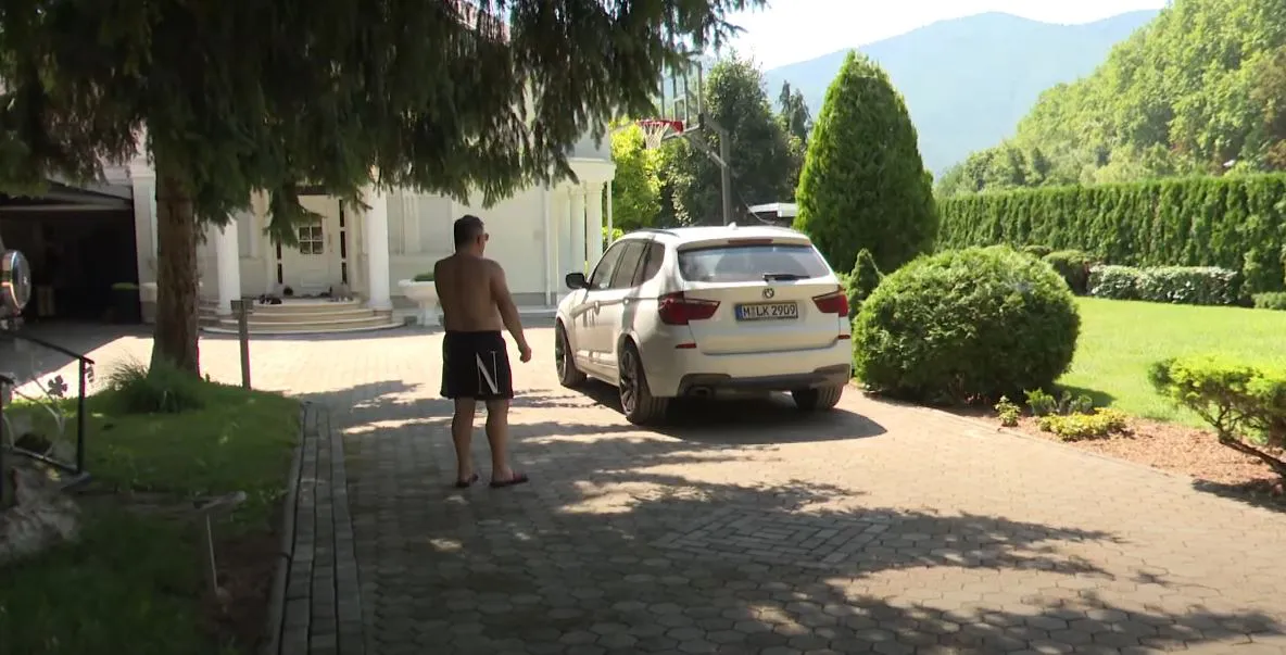 Zavirite na imanje najtraženijeg pevača sa estrade: "Sve što imam pripada mojoj ženi" 8 serif kuca 18