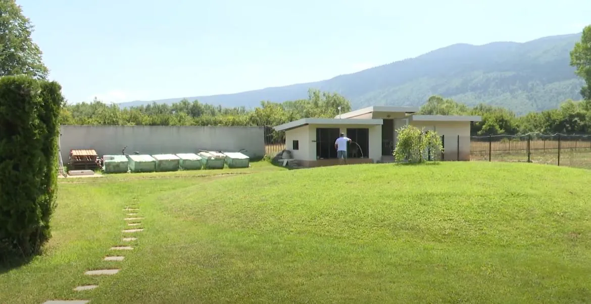 Zavirite na imanje najtraženijeg pevača sa estrade: "Sve što imam pripada mojoj ženi" 7 serif kuca 22