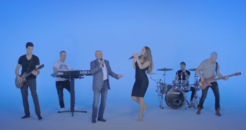 Tea Tairović se na nastupu prisetila pokojnog kolege: ''Ovu pesmu uvek pevam sa posebnom emocijom'' (VIDEO) 3 tea i saban