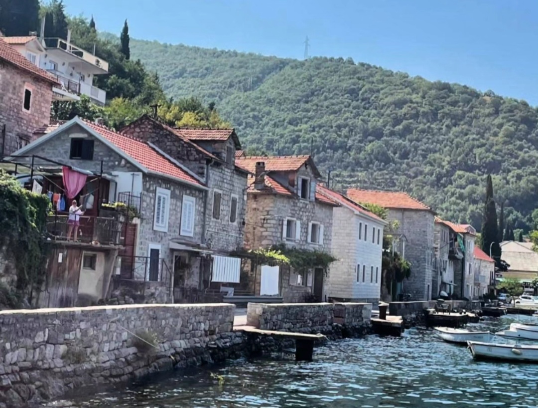 vila nede ukraden u crnoj gori