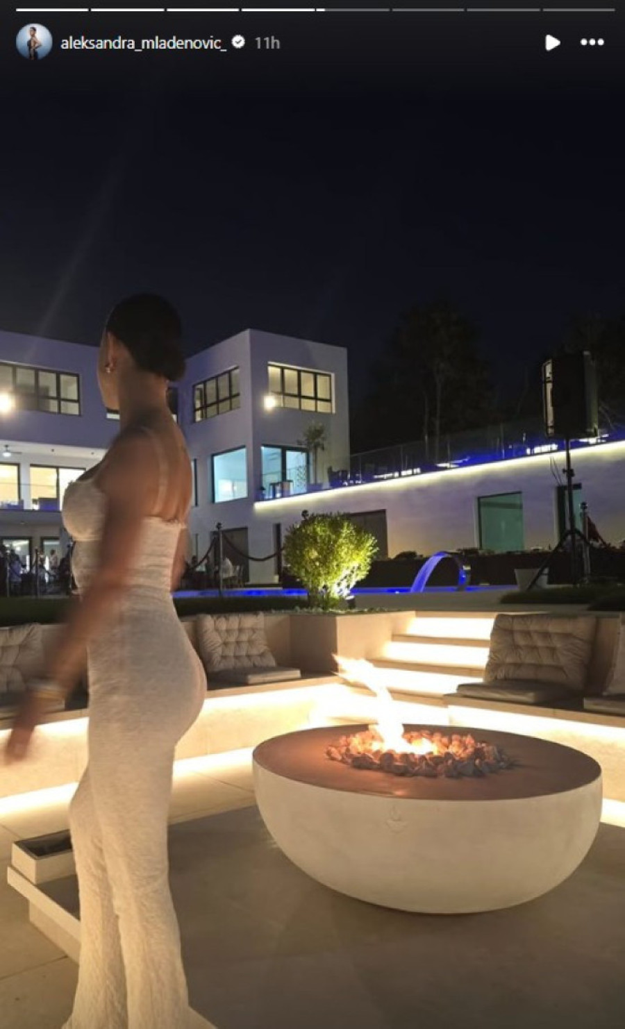 Mile Kitić se uselio u luksuznu vilu na Avali: Na slavlju okupio brojne pripadnike estrade FOTO 7 766750 screenshot 43 iff