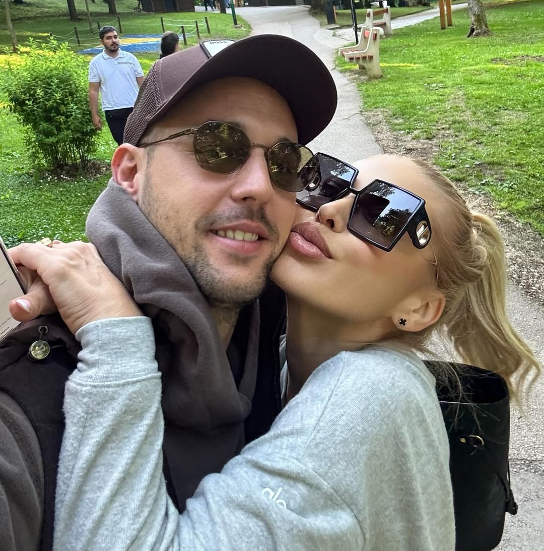 Bazen u dvorištu, sve izgleda kao u bajci: Ovo je luksuzna kuća našeg fudbalera u Beogradu FOTO 5 Da li smo svi postali toliko opsednuti zeljom da nam slike budu instagramicne pa zaboravljamo su