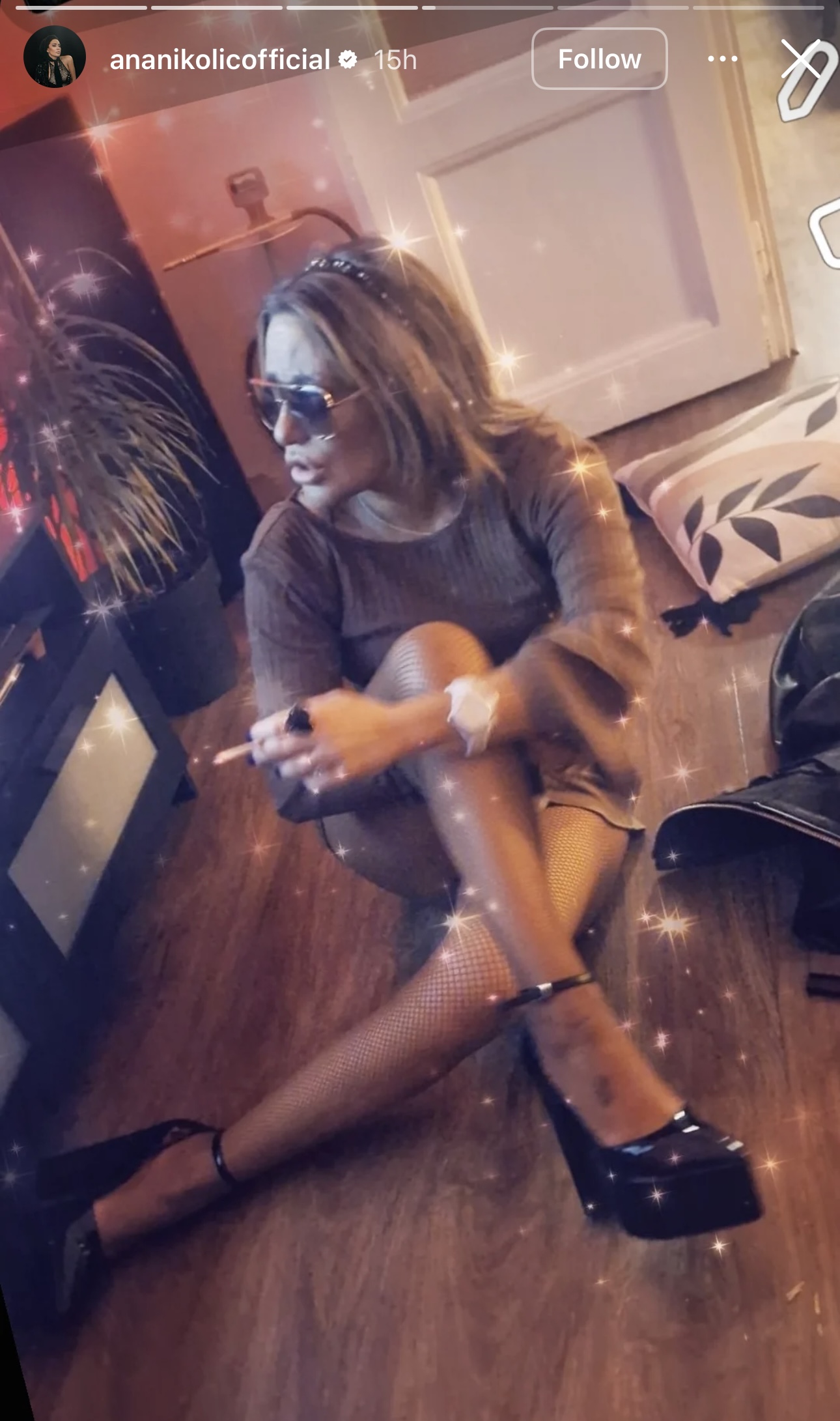 Posle drame sa Raletom, Ana Nikolić šokirala: Legla na pod i pozirala u mrežastim čarapama FOTO 7 IMG 3602