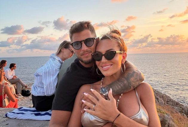 Joca Stefanović postaje tata prvi put? Objavio fotku sa 5 godina starijom koleginom, drži je za stomačić, sve puca od ljubavi FOTO 17 Joca Stefanovic 2 1 e1756135244262