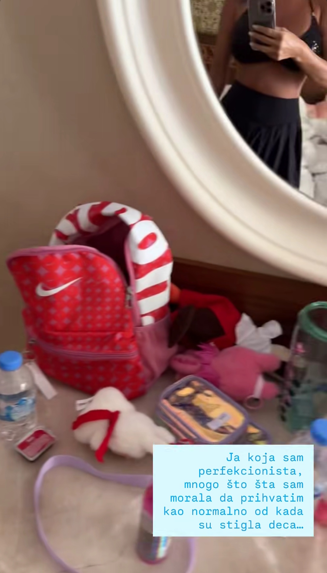 Mia Borisavljević na ivici nerava, u hotelskoj sobi kao da je bio tornado: "Štošta sam morala da prihvatim..." FOTO 8 Mia Borisavljevic 3