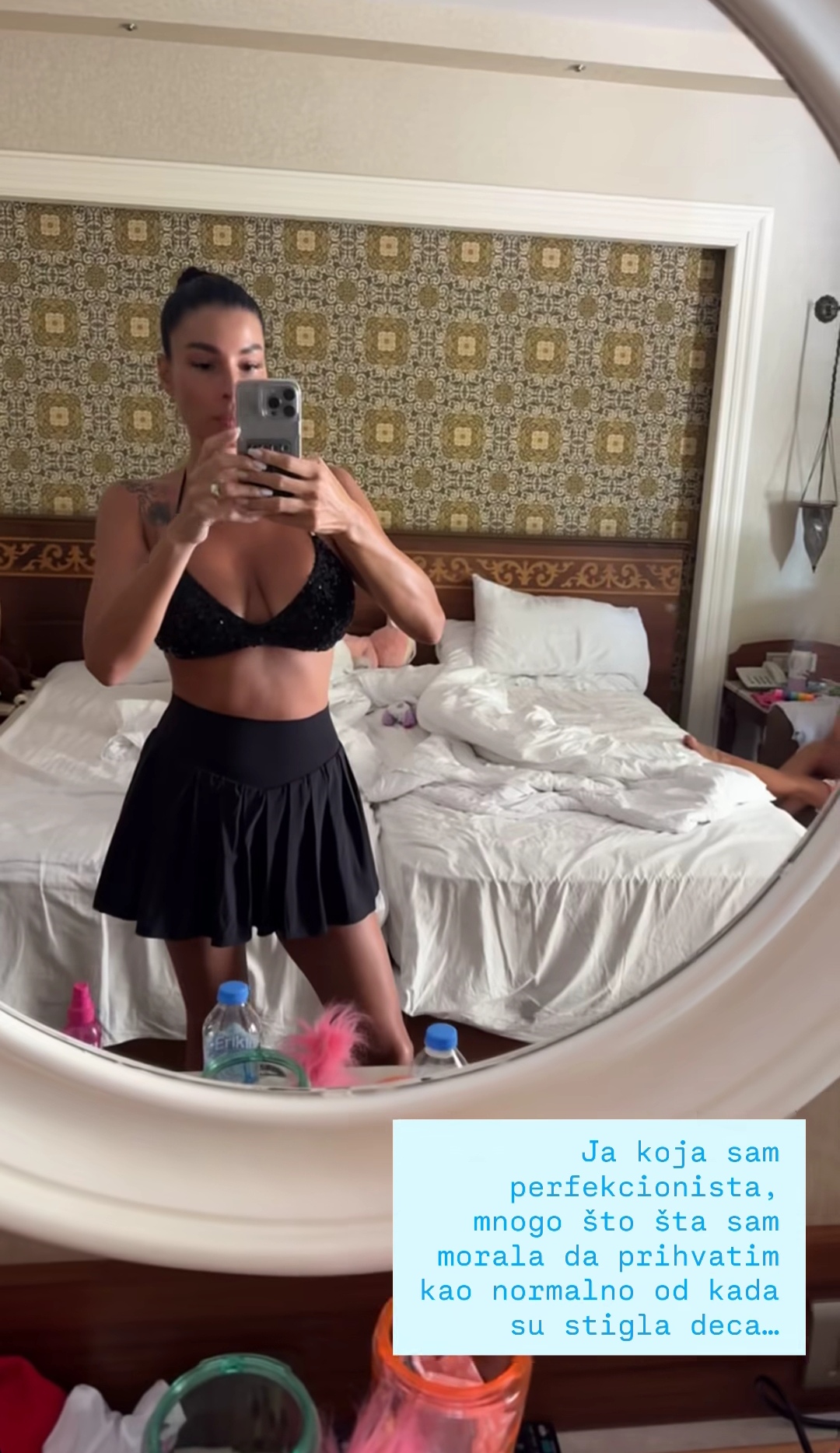 Mia Borisavljević na ivici nerava, u hotelskoj sobi kao da je bio tornado: "Štošta sam morala da prihvatim..." FOTO 6 Mia Borisavljevic 4