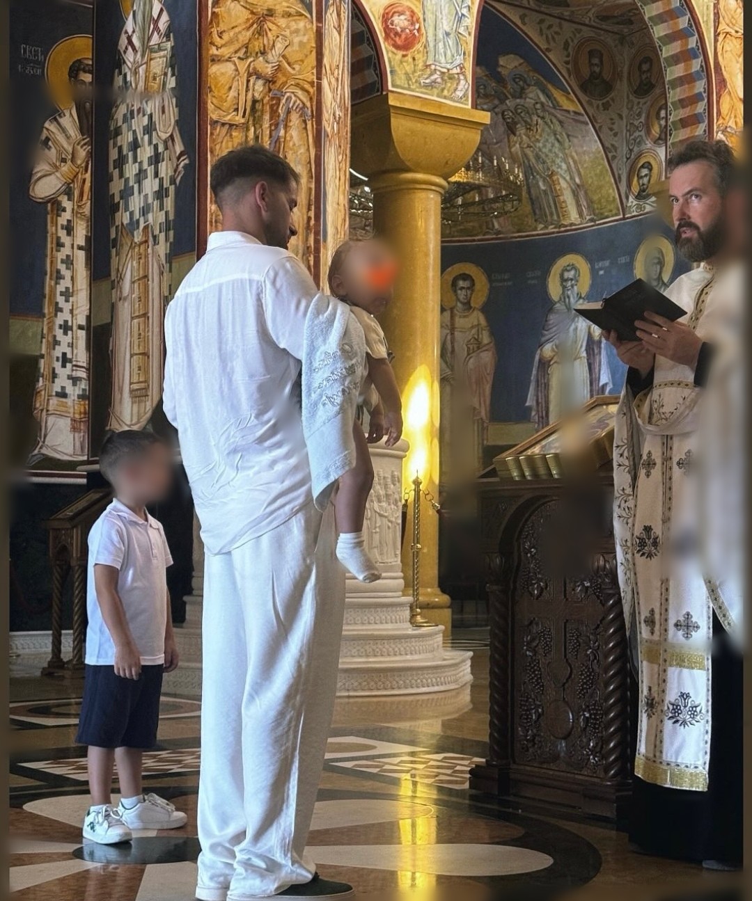Pevač krstio sinove najboljeg prijatelja: "Beskrajno sam zahvalan što imam tebe" FOTO 6 Savo Perovic 3