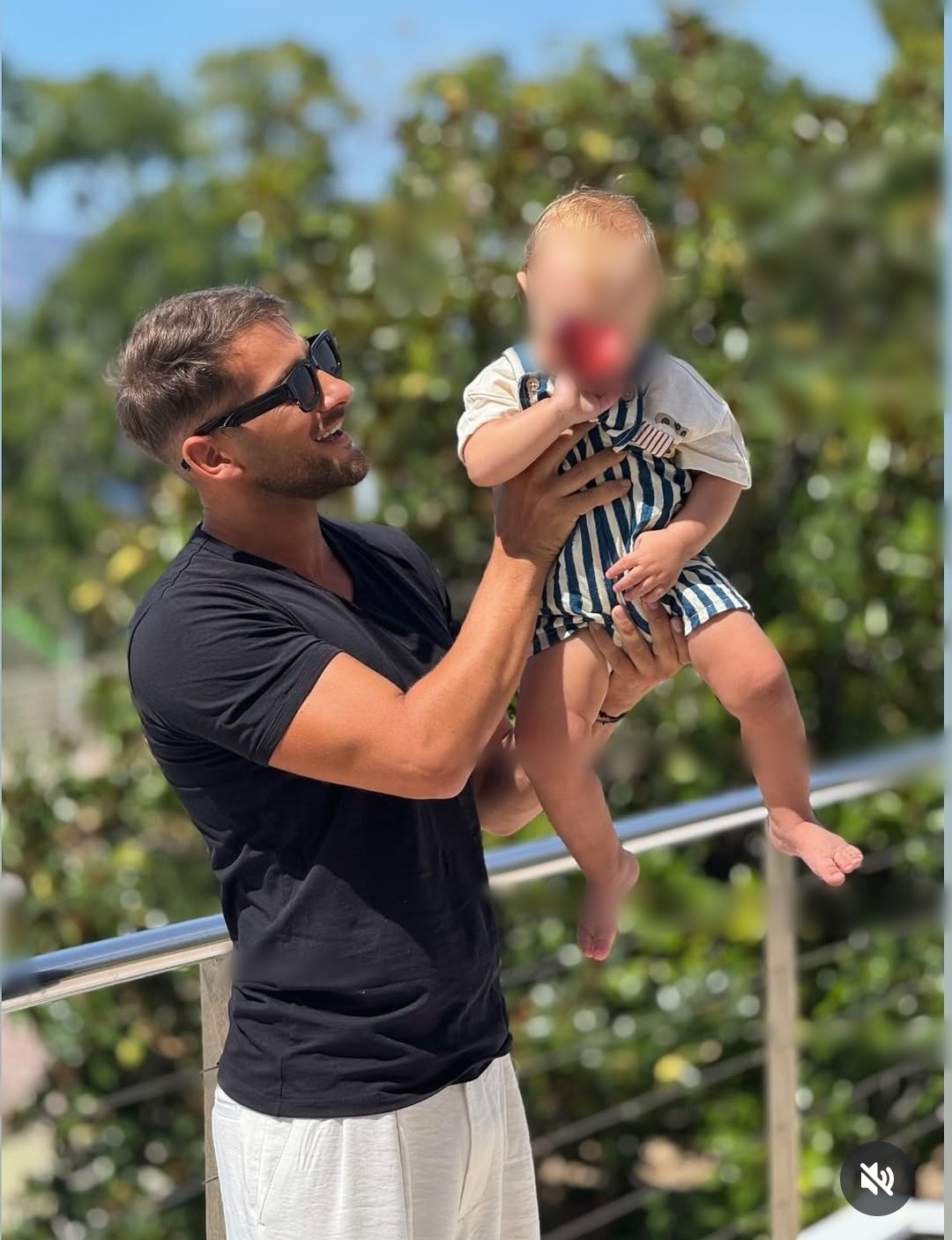 Pevač krstio sinove najboljeg prijatelja: "Beskrajno sam zahvalan što imam tebe" FOTO 7 Savo Perovic 4