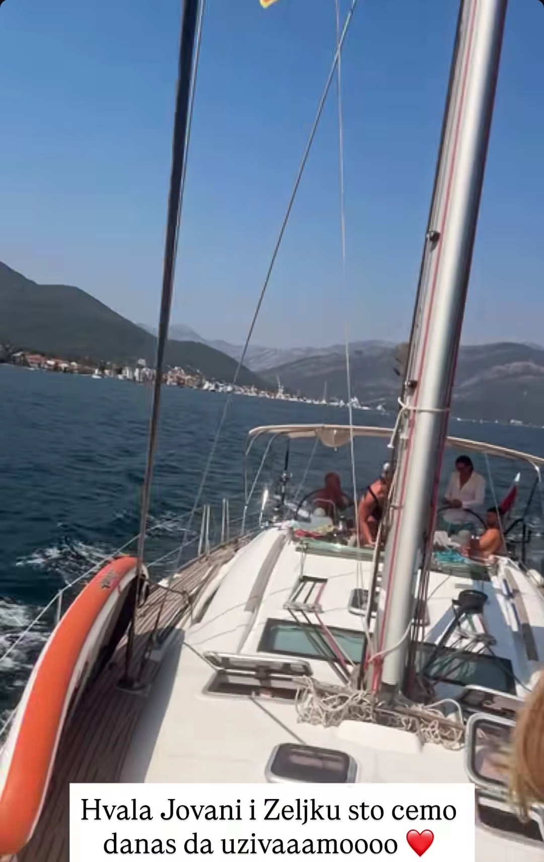 Posle razvoda i operacija, pevačica priredila iznenađenje porodici: ''Ovo je samo delić moje zahvalnosti njima'' 9 Screenshot 20250812 113810 Instagram