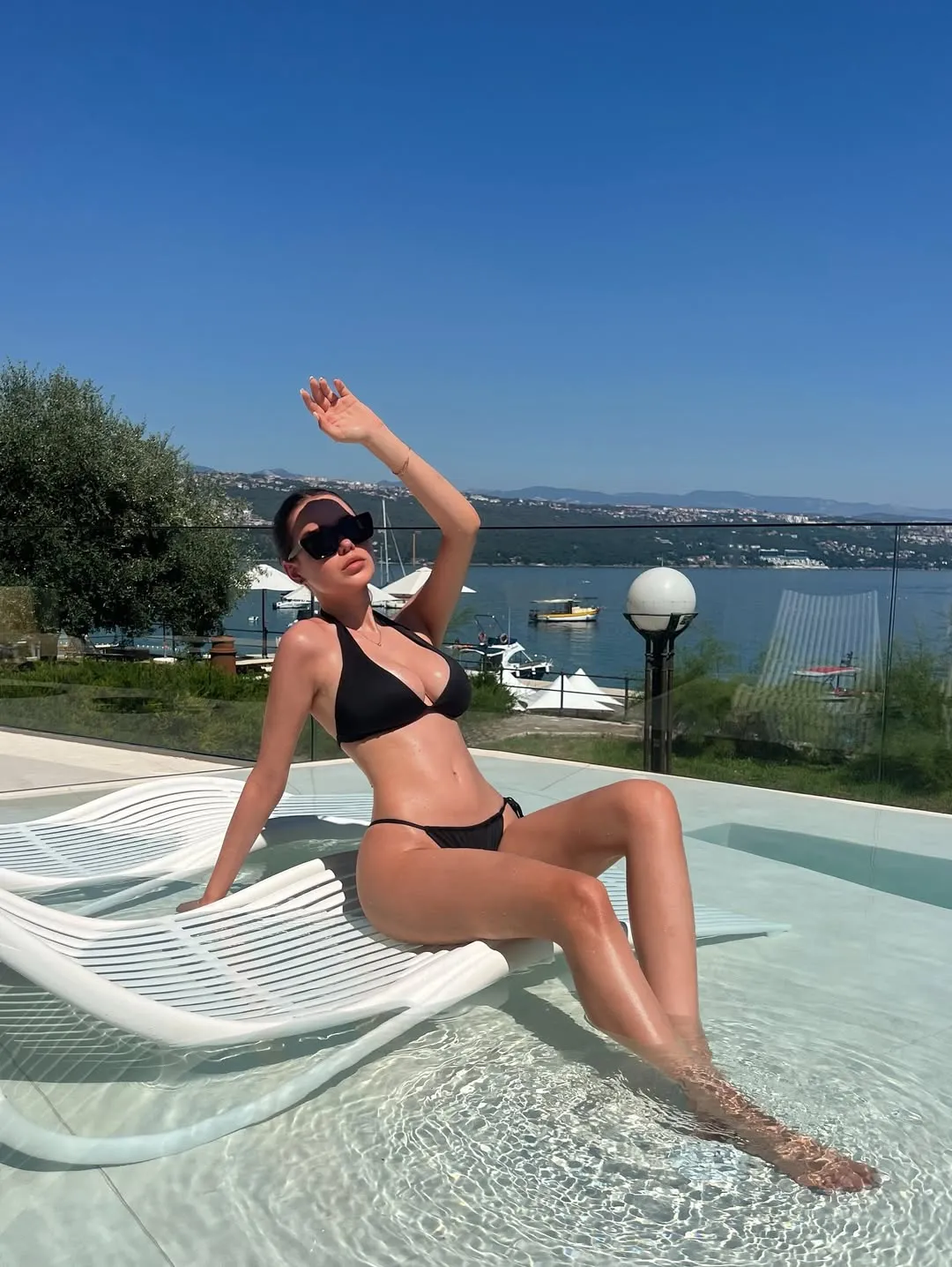 Niko nije ni slutio kakvo telo ima: Iva Jokanović zapalila mreže fotkama u kupaćem, svi vode polemiku oko njenih grudi 8 SnapInsta.to 530404627 18190207618319520 4925319566984528365 n