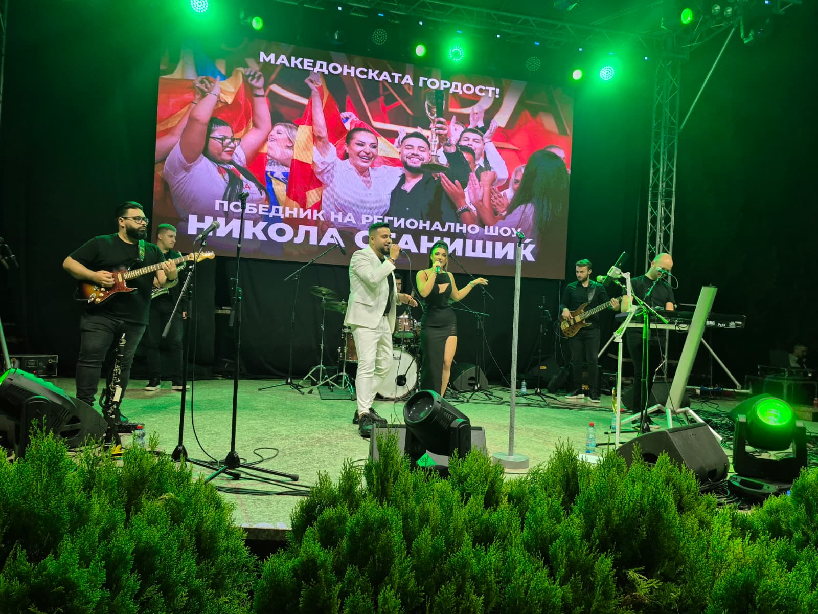 Nikola Stanišić i Anđela Arman nastupom na koncertu podgrejali priče da su u tajnoj vezi VIDEO 10 WhatsApp Image 2025 08 26 at 22.08.42