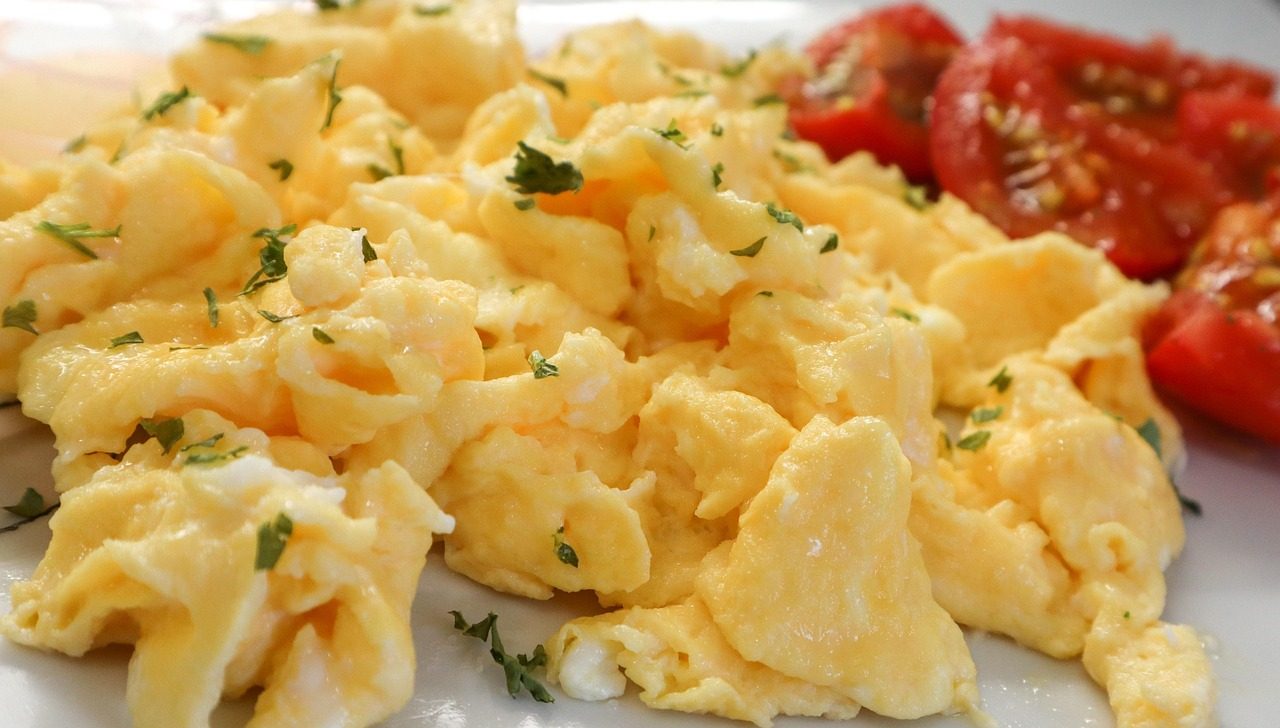 Dodajte ovo u jaja pre prženja: Rezultat će vas šokirati i svi će vam tražiti recept 7 image 4 14