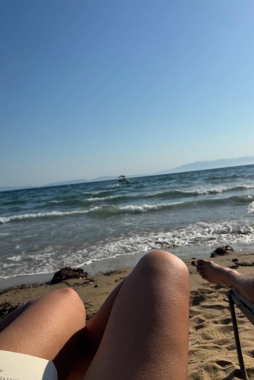 Tanja Savić se oglasila sa mora: Evo gde uživa, a Muki se ne odvaja od nje FOTO 8 image 5 5