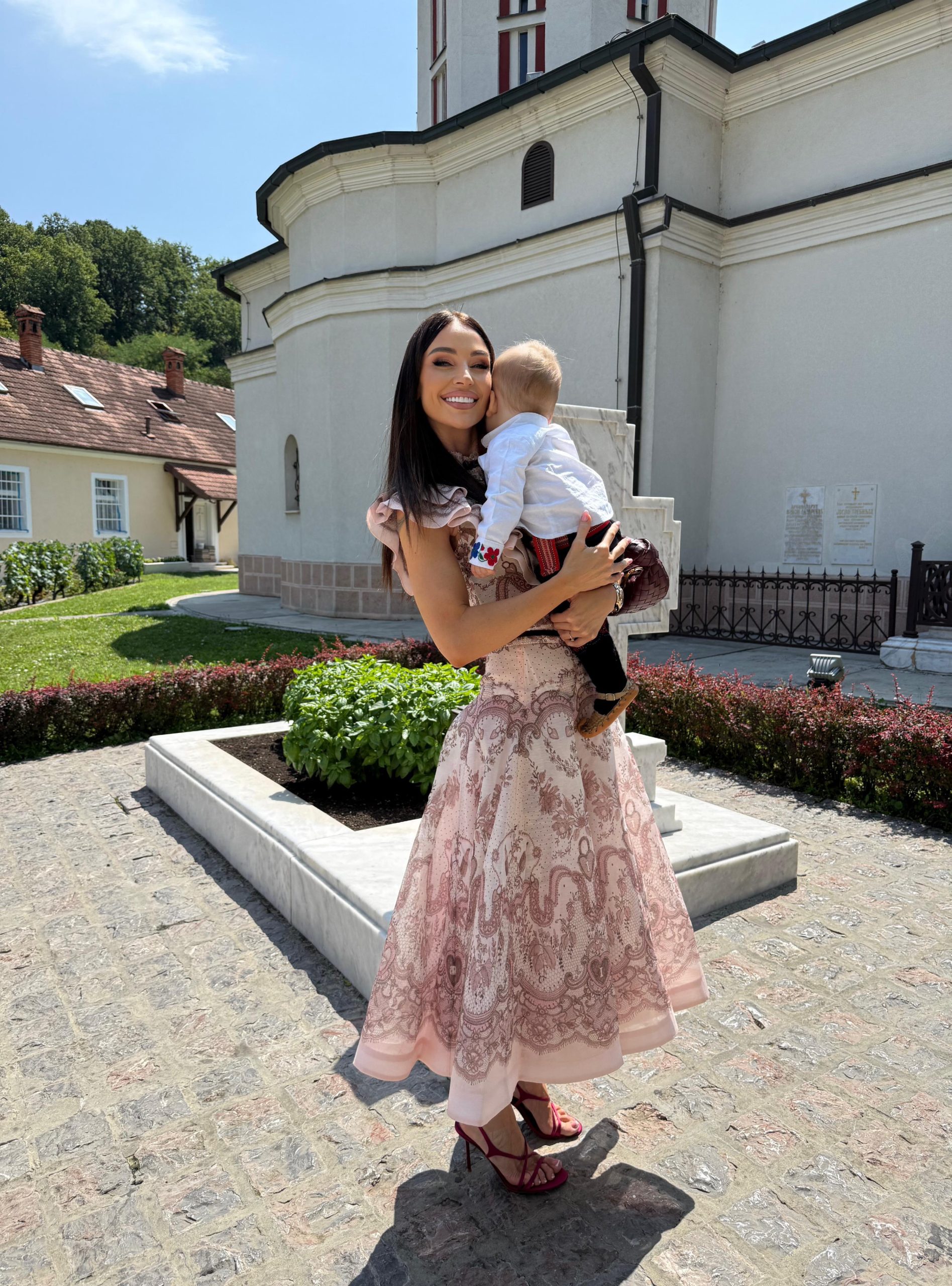Kaća Živković krstila sina Stefana: "Danas je nebo bilo bliže zemlji" 8 image00004
