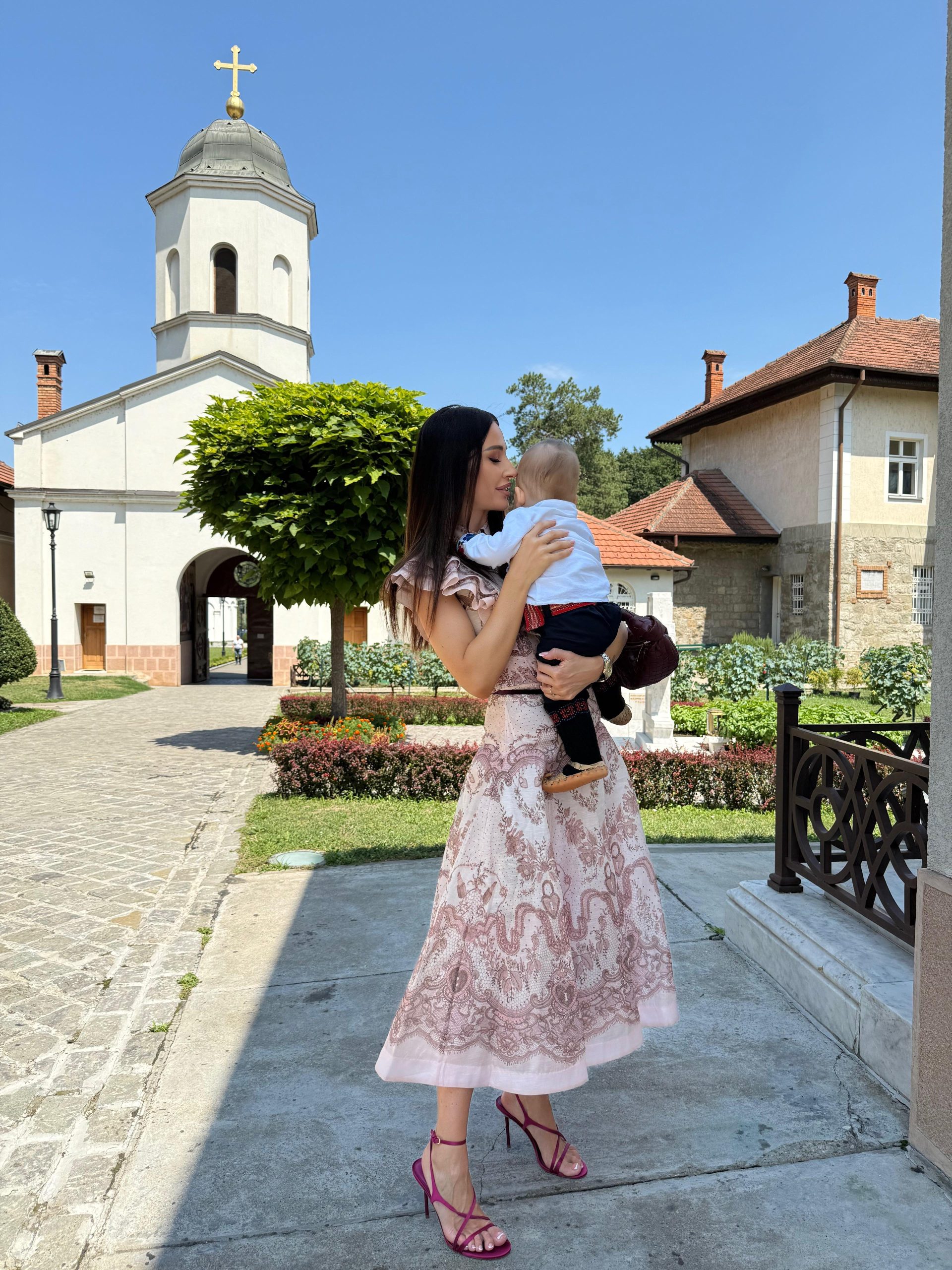 Kaća Živković krstila sina Stefana: "Danas je nebo bilo bliže zemlji" 6 image00005