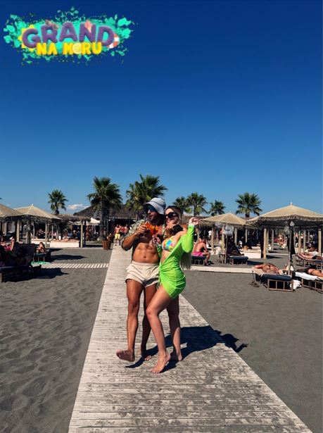 PAPARAZZO: Savo Perović uhvaćen sa misterioznom plavušom na plaži, prolaznici se okretali za njima VIDEO 5 jioj