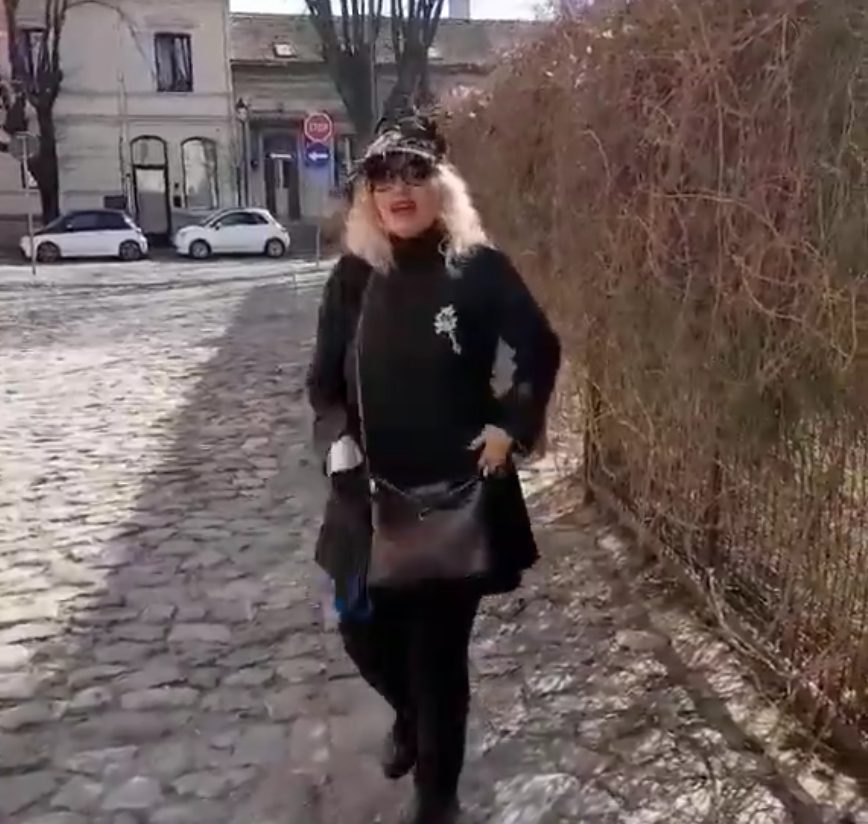 Život na pet adresa: Naša pevačica ima nekoliko nekretnina u Beogradu, vikendicu na planini, i kuću na moru 8 kosancic nada
