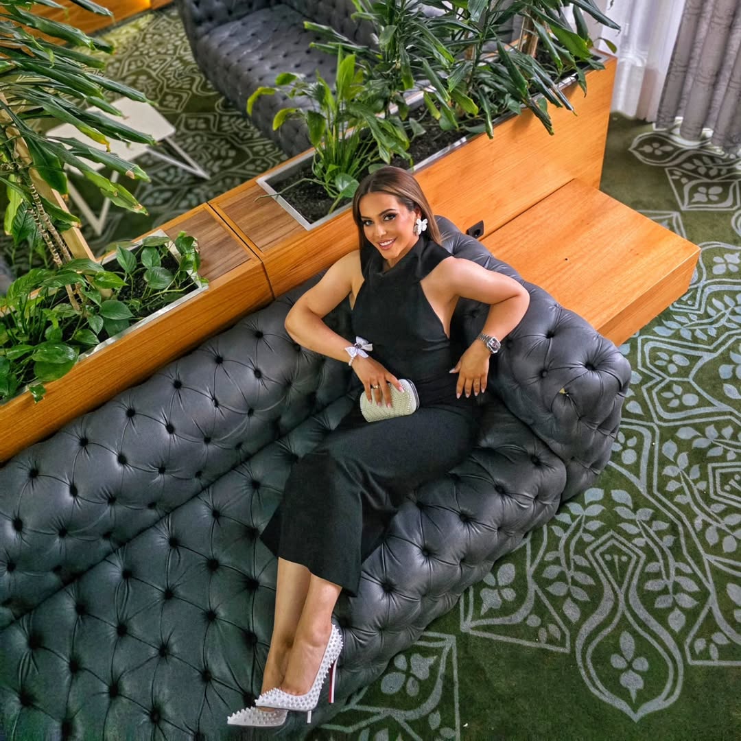 Elegancija u svakom detalju ✨Kada stil ambijent i energija govore vise od rijeci. 🖤classya