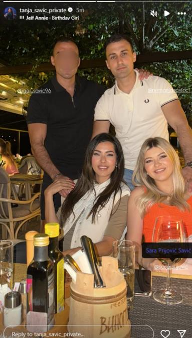 Slavlje u domu Tanje Savić: Pevačica blista od sreće FOTO 7 2365332