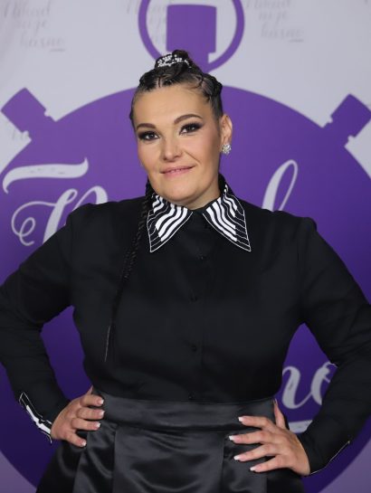 Slavka Francuski ponosna na ćerku koja je zablistala na sceni: "Ona je u tome neprikosnovena" VIDEO 21 SLAVKA FRANCUSKI MIKA 49 GOD. KIKINDA 16