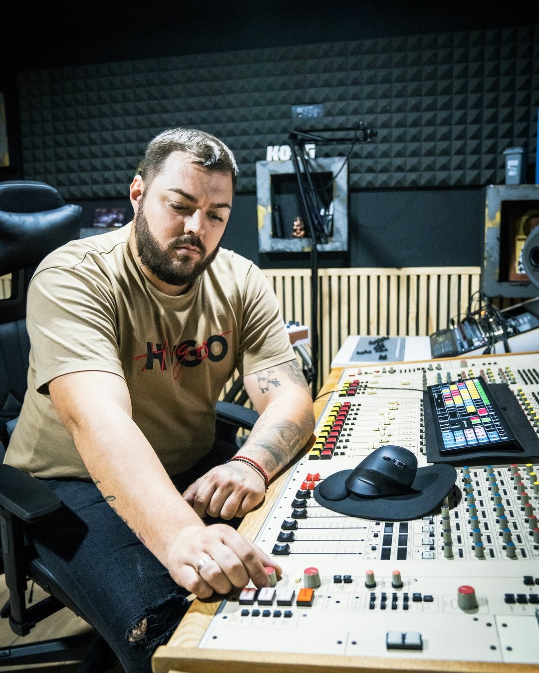 Umetnik je nista bez talenta a talenat je nista bez rada. 🎙️🎧🎶🎹Photo by @davidmerzan stu