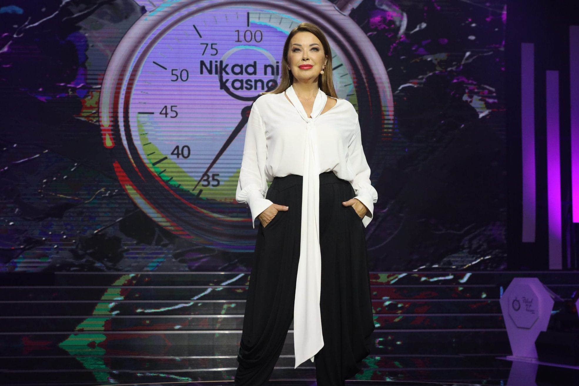 Dragana Katić blista u novoj sezoni "Nikad nije kasno": Ovo je kombinacija koju će želeti da iskopiraju sve dame FOTO 8 dragana katic 1 1 edited