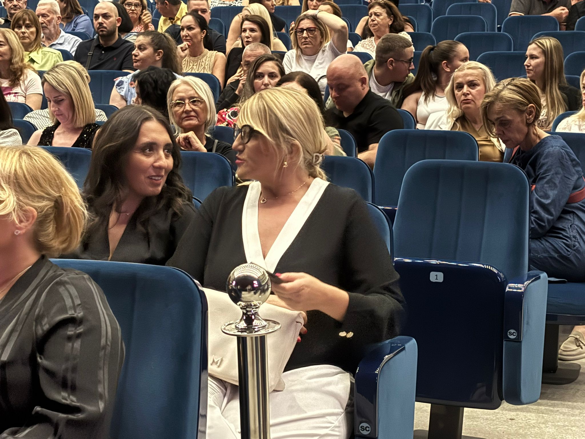 Ana Bekuta okupila srpski džet-set u Sava Centru, u publici i poznati glumac FOTO 7 image00004 2