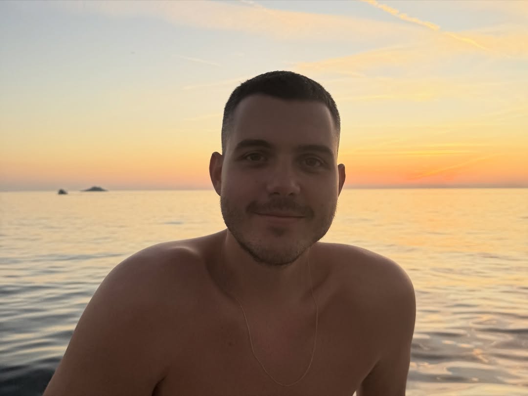 Skinuo se Viktor Živojinović nakon što je smršao 70 kilograma FOTO 8 viktor zivojinovic 4