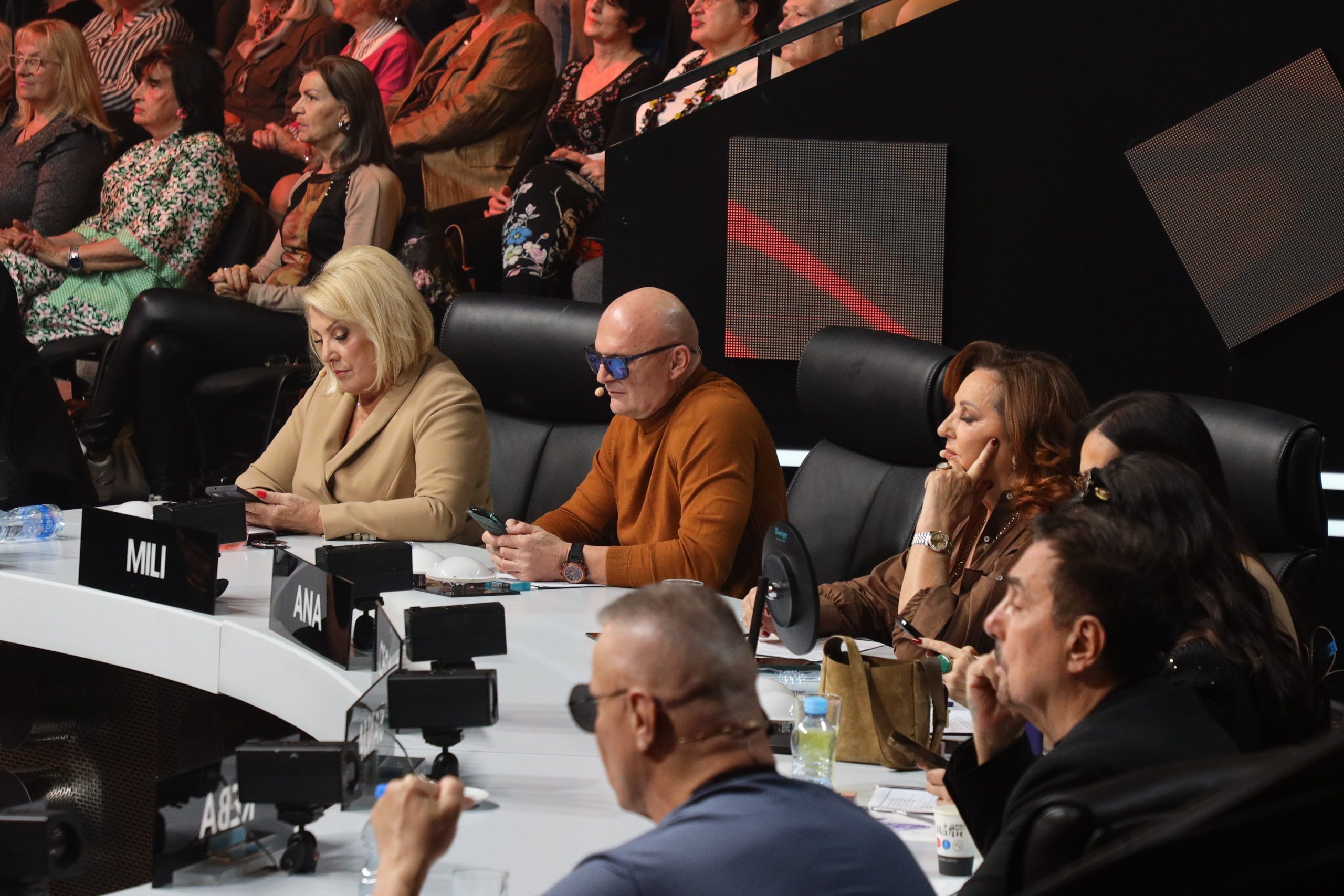Snežana Đurišić napravila drastičnu promenu, kolege je odmah pohvalile 7 promena frizure snezana djurisic