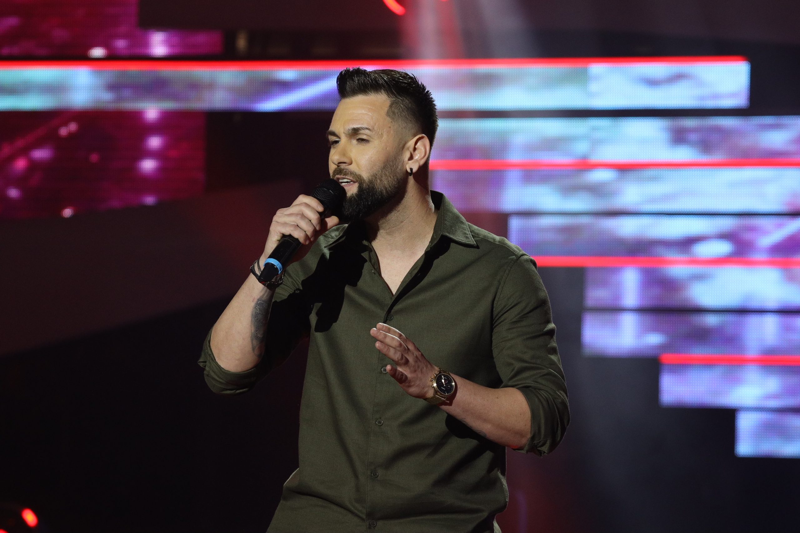 Kandidat podigao ceo žiri na noge, Ceca i Mili pali jedno drugom u zagrljaj (VIDEO) 9 0A0A0989 2