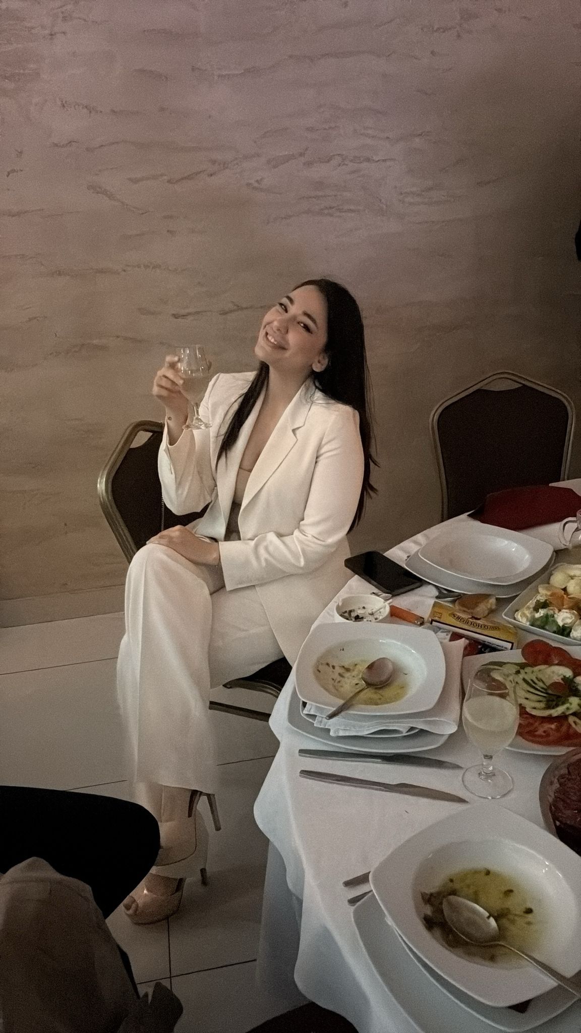 Cela estrada na punoletstvu Dejanove ćerke, Filip Živojinovič stigao u društvu, ali bez Prije 7 1760470012190