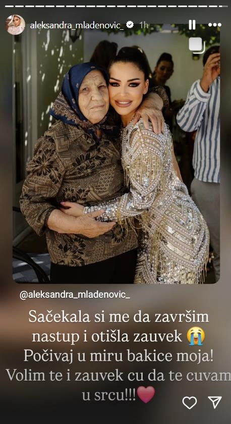 "Sačekala je da završim nastup i otišla je zauvek": Velika tuga u domu Aleksandre Mladenović 7 2408580