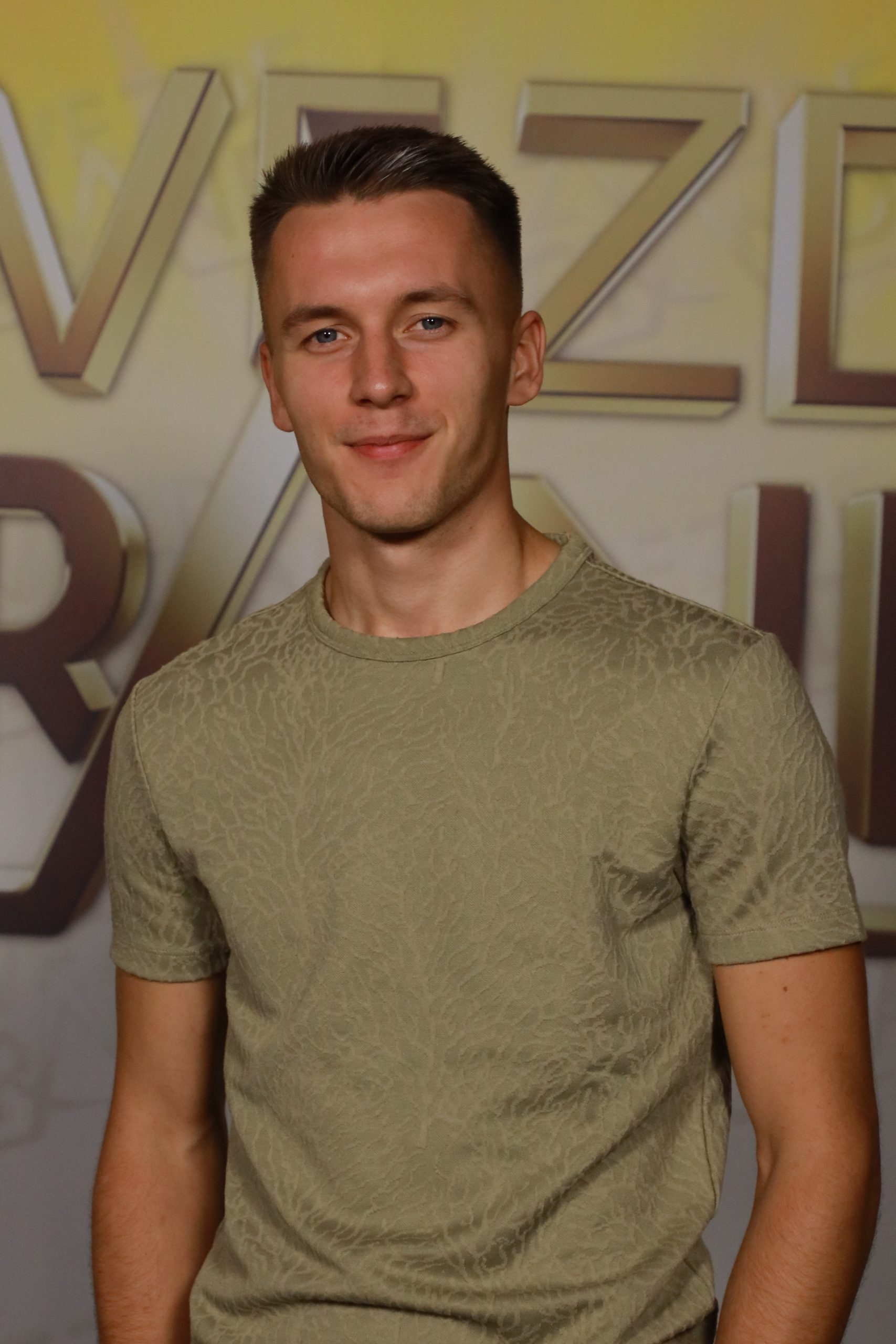 Ekskluzivno: Ovo su svi takmičari koji večeras pevaju u "Zvezdama Granda" 21 ARMIN DIZDAREVIC 22 GOD. VELIKA KLADUSABIH 6