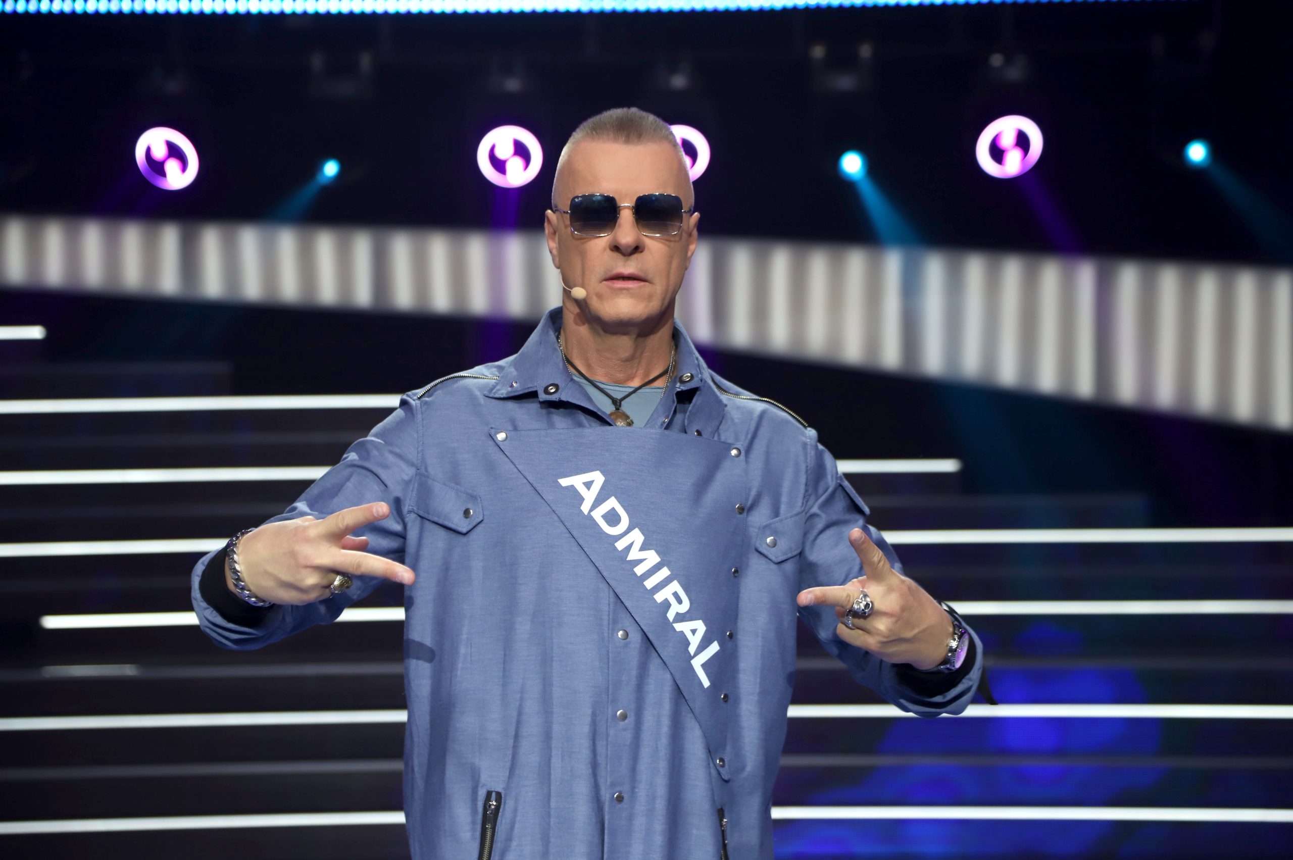 Da li je ovo mantil ili haljina? Đorđe David zbunio stajlingom u Zvezdama Granda, dole helanke, a gore... 7 DJORDJE DAVID FOTO ELENA 12 ok