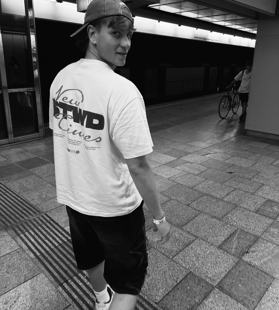 Jakov Jozinović je trenutno najpolularniji mladi pevač: Nekada se takmičio u popularnom šou, evo kako je izgledao kao dete 6 Dosao izvidit teren za eurosong iduce godine 2