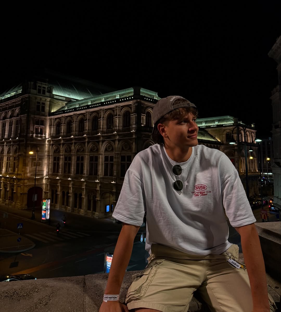 Jakov Jozinović je trenutno najpolularniji mladi pevač: Nekada se takmičio u popularnom šou, evo kako je izgledao kao dete 5 Dosao izvidit teren za eurosong iduce godine