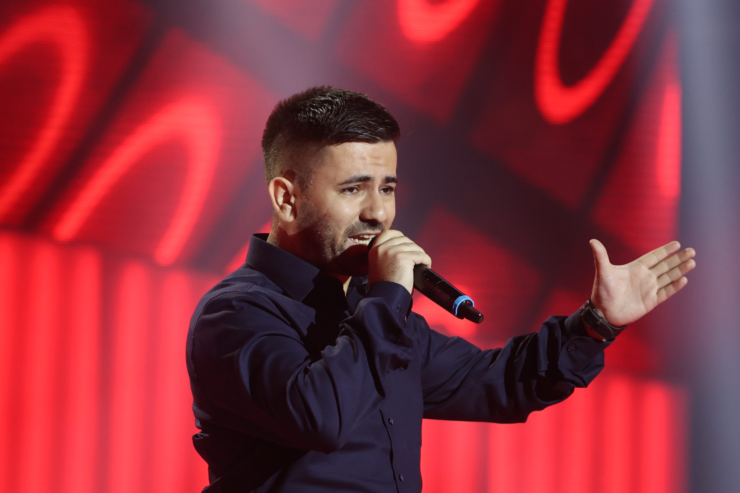 Nikad se nije bavio pevanjem, a sada briljira: Skladištar iz Tuzle sakrio od svih da dolazi u Zvezde Granda (VIDEO) 5 E08A0284 1