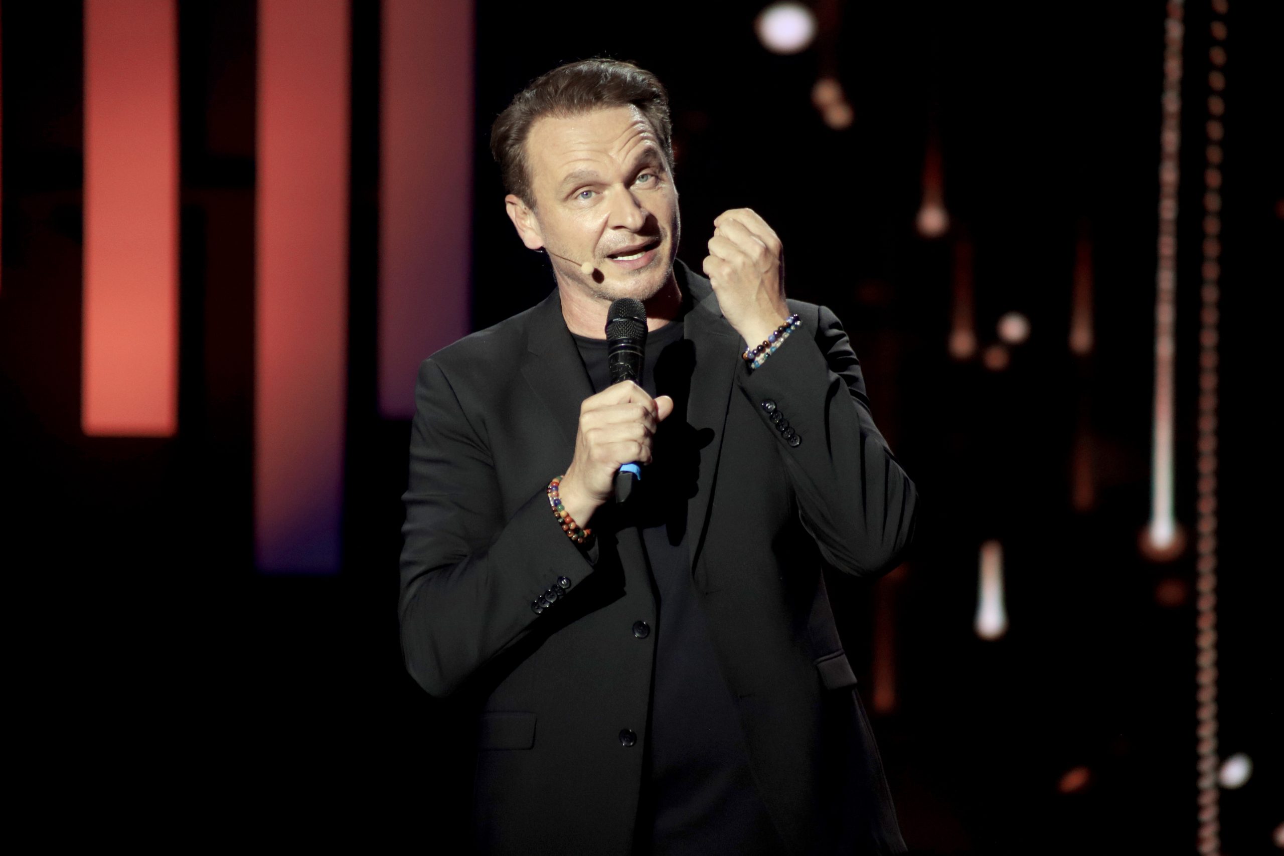 Enis Bešlagić je u jednoj stvari pravi maher, ali ne želi to više da radi: "Rekao sam da znam i više neću" VIDEO 5 ENIS BESLAGIC NNK SNIMANJE 08102025 FOTO ELENA 10 ok