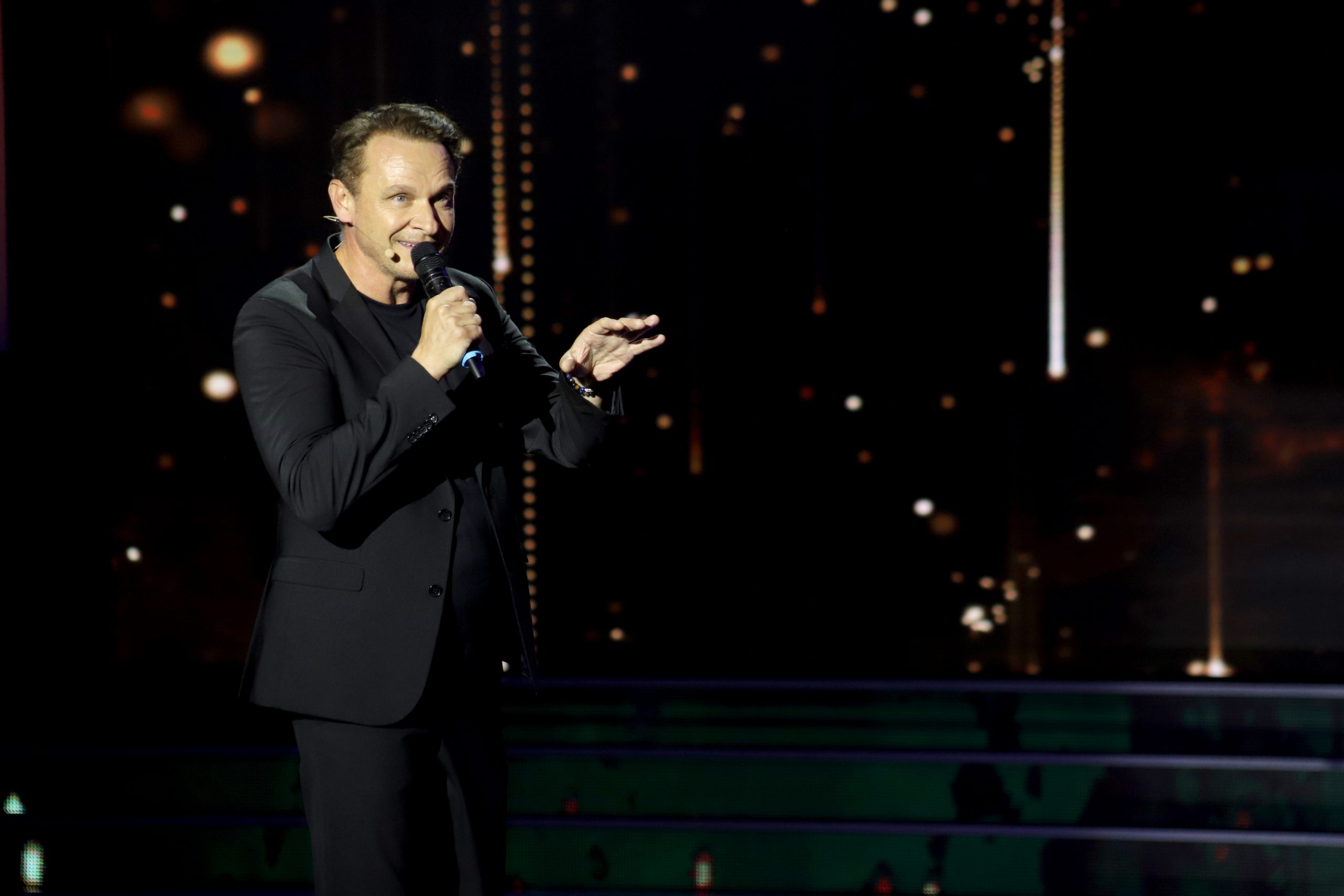 Enis Bešlagić je u jednoj stvari pravi maher, ali ne želi to više da radi: "Rekao sam da znam i više neću" VIDEO 11 ENIS BESLAGIC NNK SNIMANJE 08102025 FOTO ELENA 39 ok 1