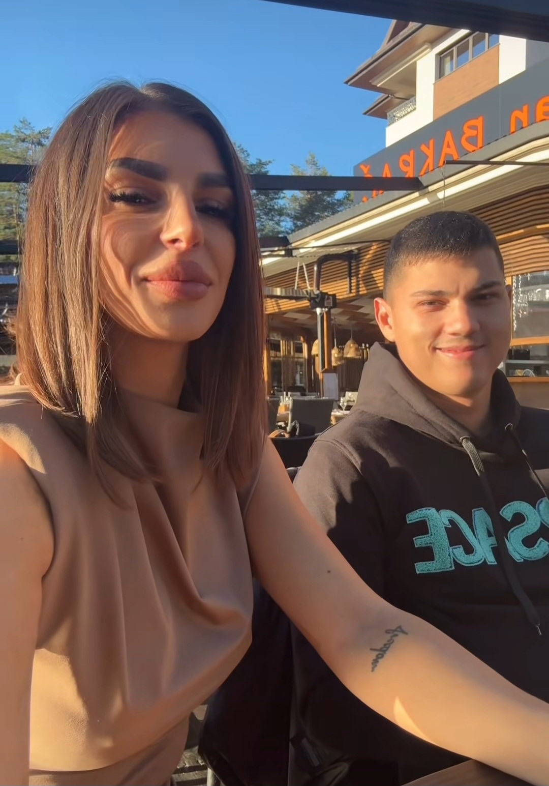 "Najbolja svekrva na svetu" Zlata Petrović puna ponosa, procurela privatna prepiska: "Draga moja dečice..." FOTO 6 Jovan Pejic 2