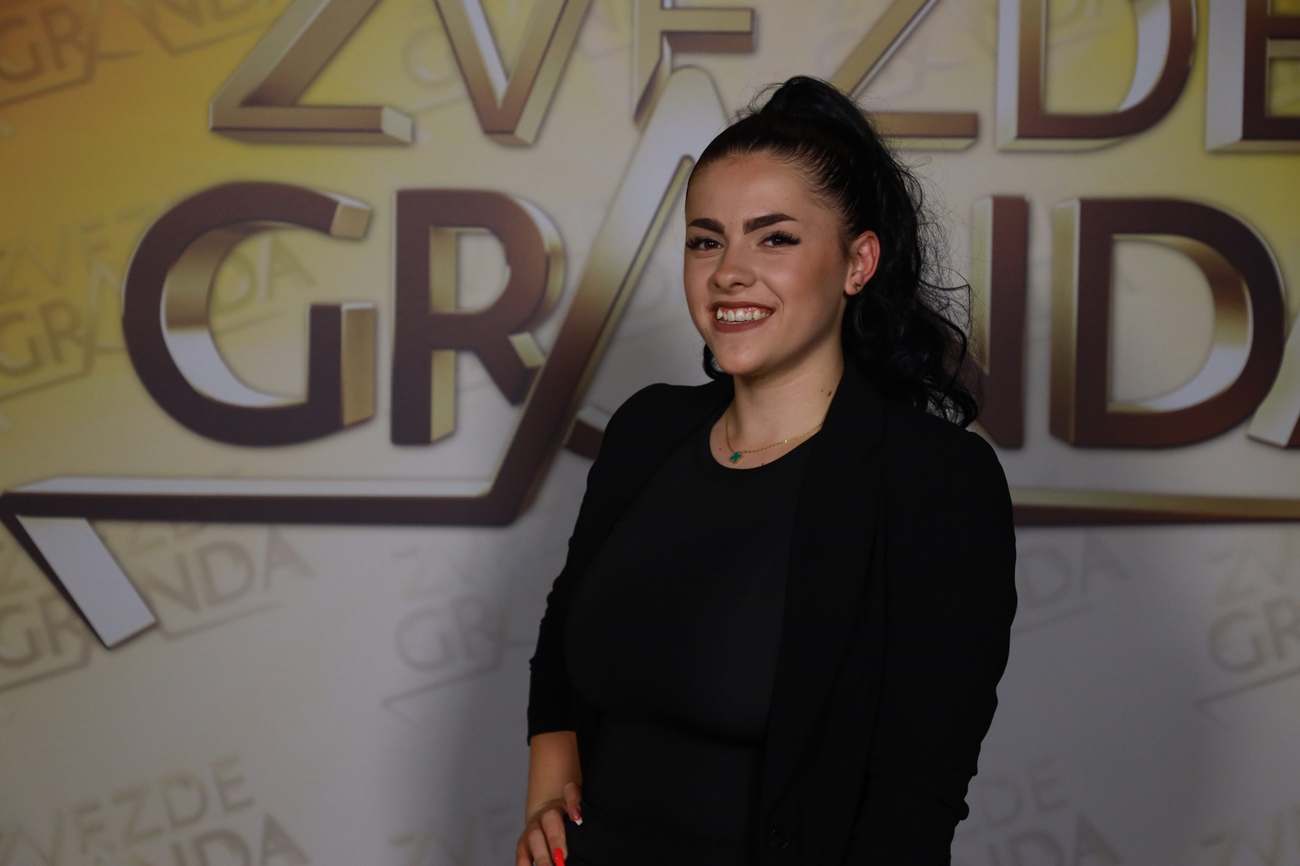 Od molera do doktorskih studija: Oni pevaju večeras u "Zvezdama Granda" 6 LEJLA HALILOVIC 18 GOD. TUZLA BIH 5