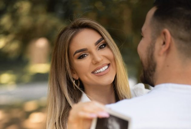 Porodila se pre nepunih mesec dana, a već se vraća na scenu: Antonija Čerkez otkrila kad je zakazala prvu svirku 2 MAMA 💙Najljepse stvari u zivotu dugo ostanu skrivene — cuvaju se u tisini od pogleda od buke e1761922966648