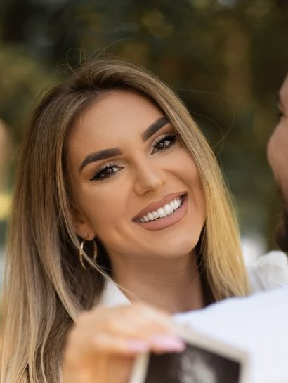 Porodila se pre nepunih mesec dana, a već se vraća na scenu: Antonija Čerkez otkrila kad je zakazala prvu svirku 13 MAMA 💙Najljepse stvari u zivotu dugo ostanu skrivene — cuvaju se u tisini od pogleda od buke 1 1 e1761921175158