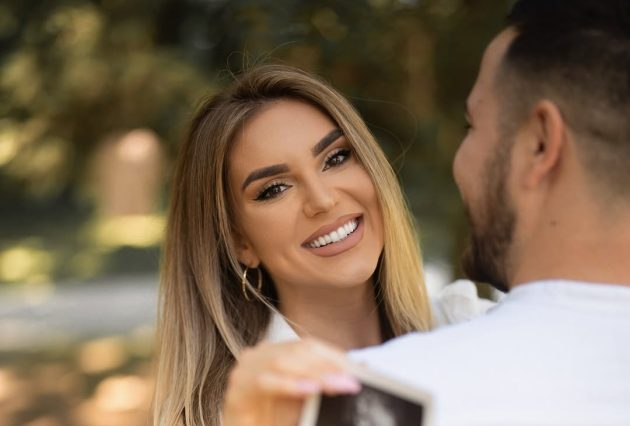 Porodila se pre nepunih mesec dana, a već se vraća na scenu: Antonija Čerkez otkrila kad je zakazala prvu svirku 8 MAMA 💙Najljepse stvari u zivotu dugo ostanu skrivene — cuvaju se u tisini od pogleda od buke 1 1 e1761921175158