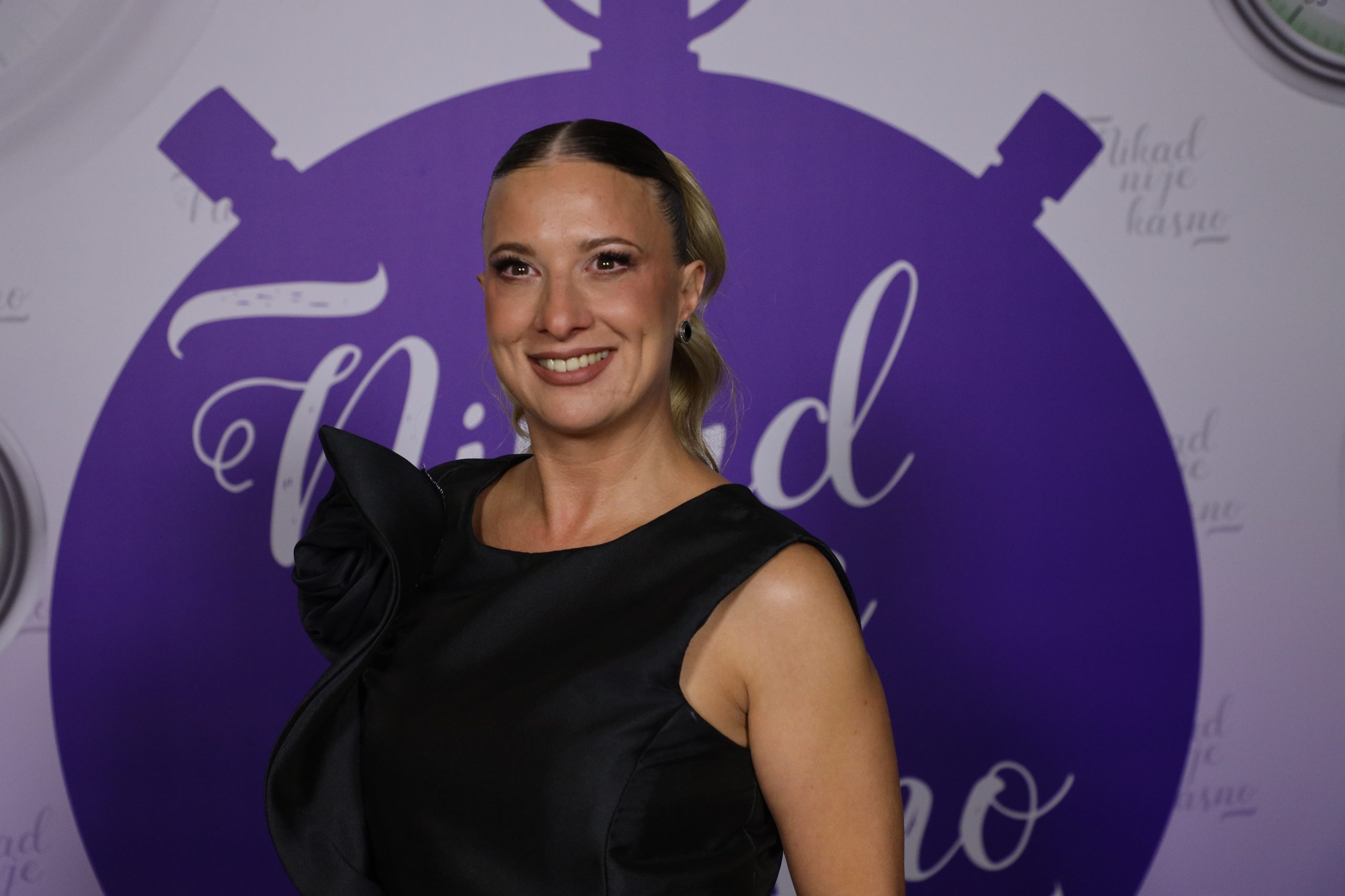 MARIJANA PETROV 43 GOD. KRAGUJEVAC 1 1