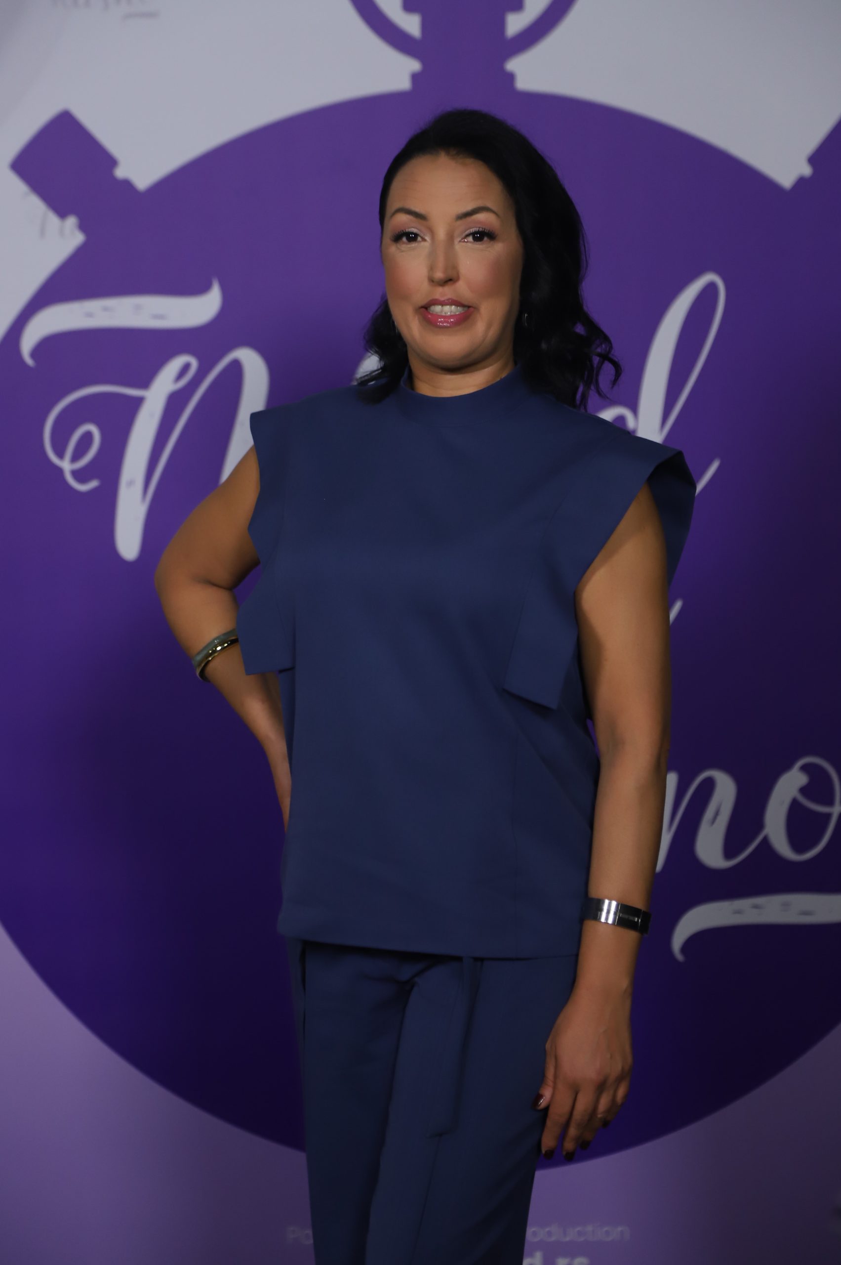 Jedan zbog opklade, drugi od malih nogu: Pogledajte ko su takmičari "Nikad nije kasno" koji izlaze večeras na scenu 11 MARINA MLADENOVIC 44 GOD. DJENIS KRUSEVAC 19