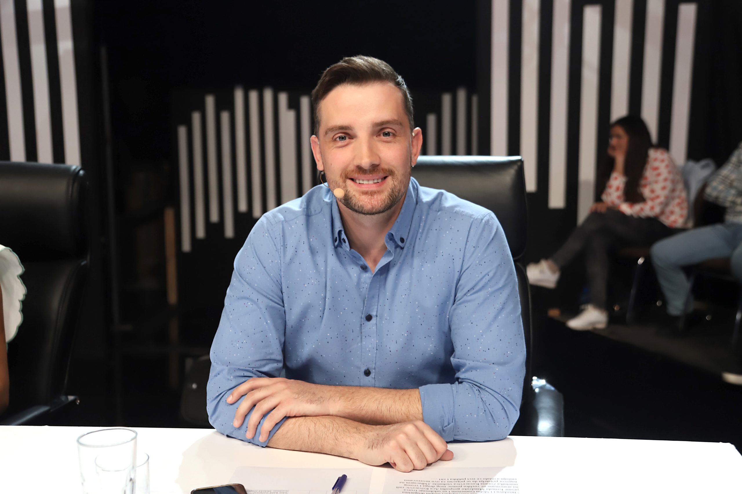 INTERVJU Mirza Selimović o žiriju Zvezda Granda i Saši Popoviću: "To je priča na čvrstim temeljima" VIDEO 7 MIRZA SELIMOVIC NNK SNIMANJE 29092025 FOTO ELENA 49 ok